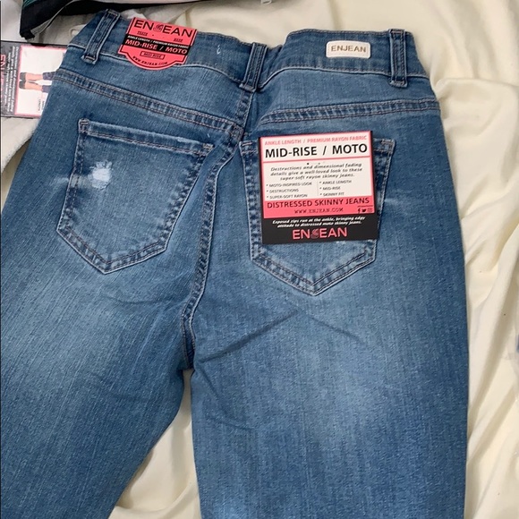 Mid Rise Ankle Jeans - Picture 4 of 6